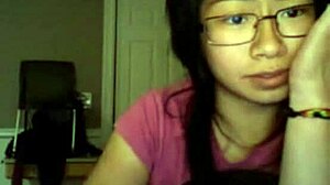 Amatérská asijská přítelkyně se nechová hezky na webu