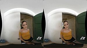 Seks maya dengan payudara kecil dan zakar besar dalam video HD