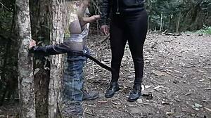 Une adolescente amateur se fait remplir de sperme dans la forêt
