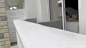 Szpieg sąsiadów nagrywa nagie ujęcia z pokoju hotelowego