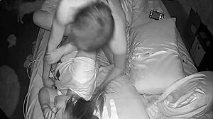 Amateur stiefmoeder betrapt haar schoonzus terwijl ze vreemdgaat op verborgen camera