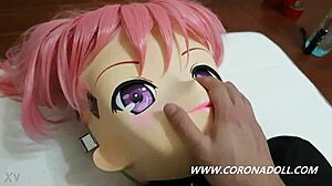 Jojos mengikat diri sendiri dan bermain boneka dalam Kigurumi dan topeng