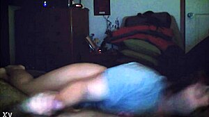 אישה חרמנית מקבלת בלואי קרוב במצלמה נסתרת