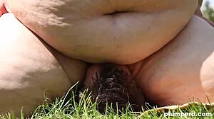 Seorang MILF Ceko mendominasi pasangannya dengan pantat besar