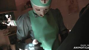 Den grå gummisygeplejerske Agnes giver et sensuelt blowjob og prostata massage, før hun engagerer sig i pegging og anal fisting