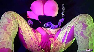 Animowana, piersiasta laska Lilykoti w akcji POV z szczęśliwą parą