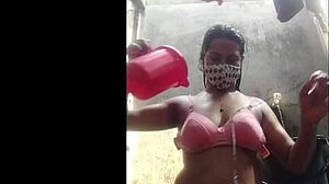 Bangladeška lepotica dobi velik kurac v hardcore videu