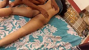 Bangladeshisk par nyter trang fitte knulling og anal lek