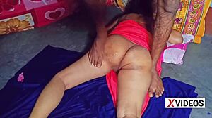Arabi-täti ottaa anaalia takaapäin kuumassa istunnossa, jossa on creampie